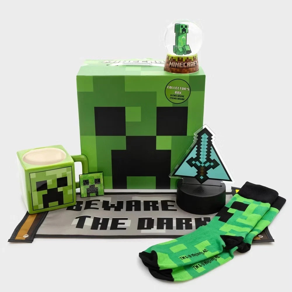 CultureFly Minecraft Creeper Collector's Box Snowglobe Light Mug Socks‎